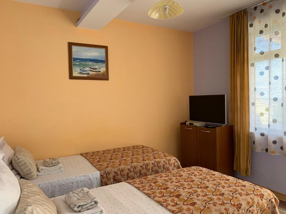 Guest House “Olesya” Obzor Exterior photo