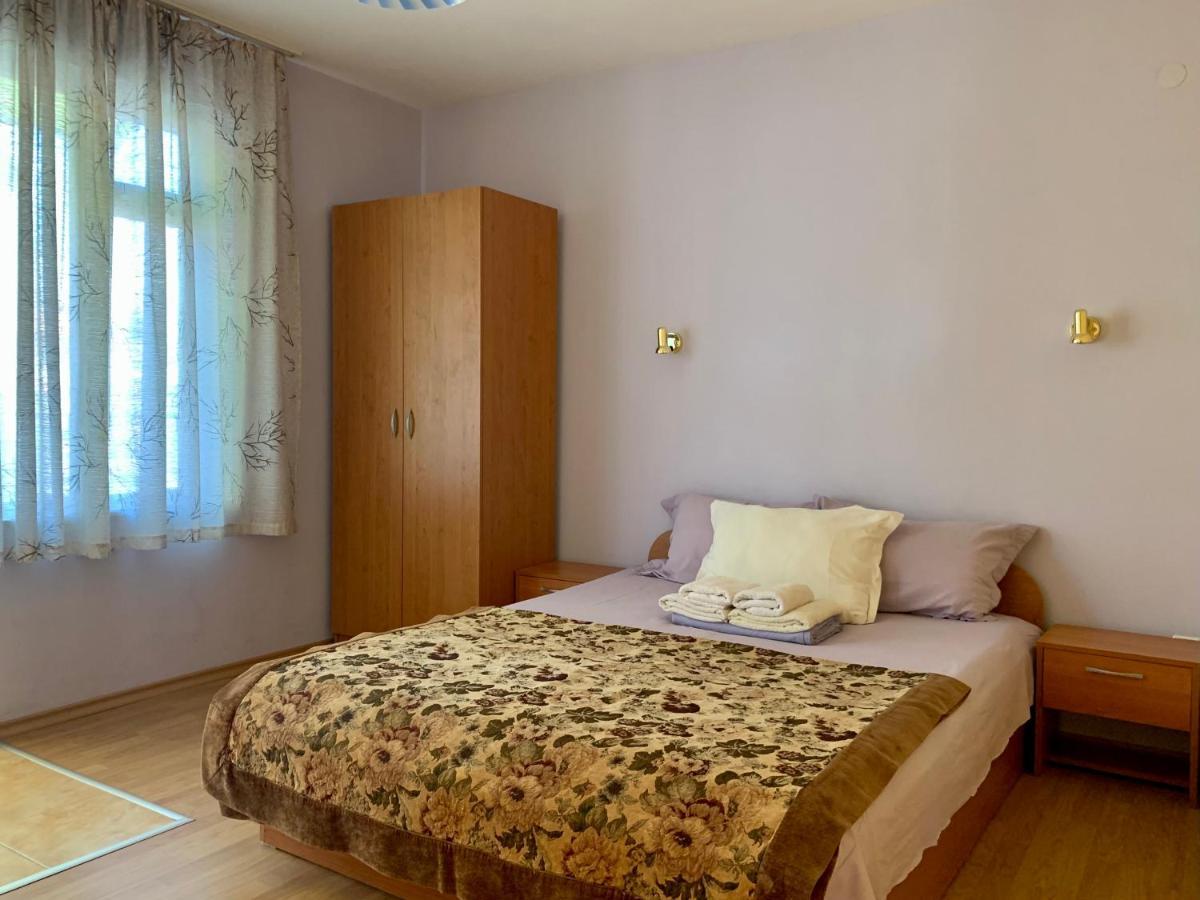 Guest House “Olesya” Obzor Exterior photo